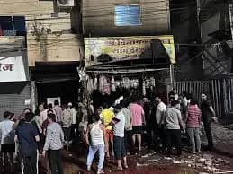 इंदौर के पाटनीपुरा में देर रात पूजा सामग्री की दुकान में लगी भीषण आग, शॉर्ट सर्किट से हादसा, लाखों का नुकसान