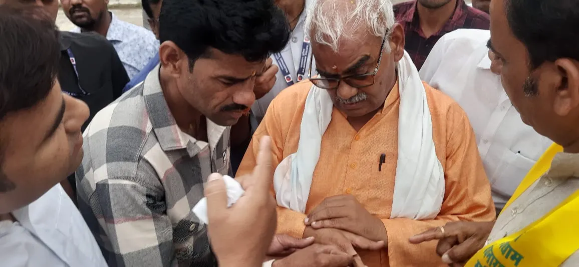 शिक्षा मंत्री दिलावर पर भड़की ‘भ्रामरी’, टॉयलेट निरीक्षण के दौरान मधुमक्खी का हमला
