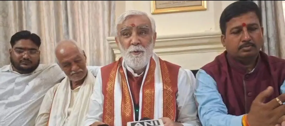 चारा चोर बिहार छोड़, भारत में रहकर पाकिस्तान की बात करने वाले भारत छोड़: अश्विनी चौबे