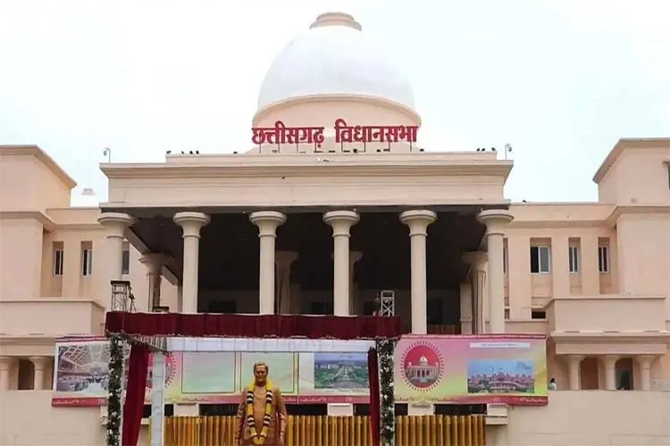 छग विस : राम मंदिर चढ़ावा चाेरी काे लेकर कांग्रेस सदस्याें का हंगामा, मंगलवार तक के लिए सदन की कार्यवाही स्थगित