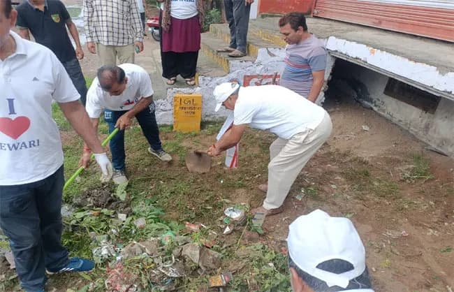 रेवाड़ी में विधायक लक्ष्मण सिंह यादव के नेतृत्व में चला सफाई अभियान