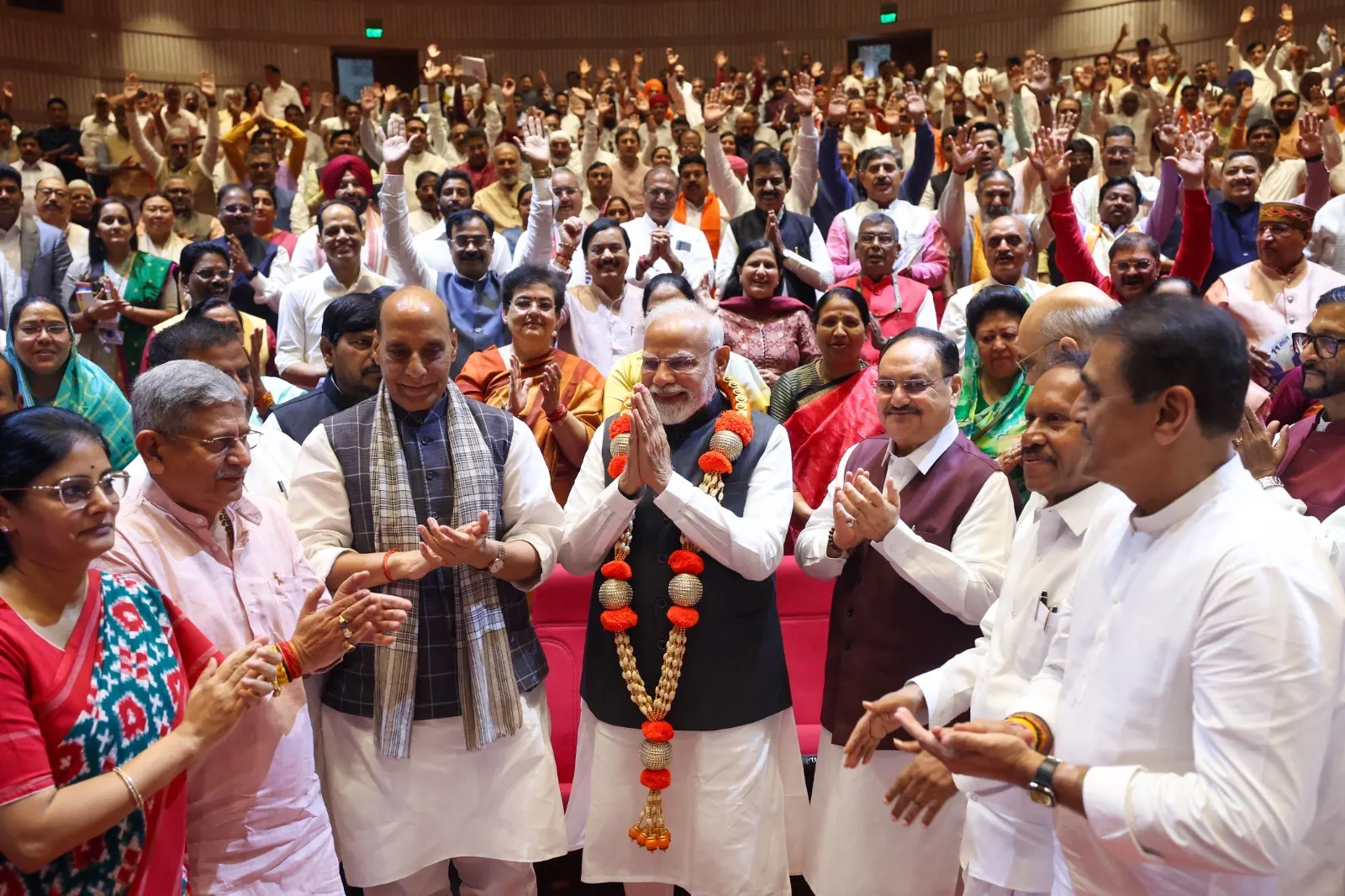 राजग संसदीय दल की बैठक में ऑपरेशन सिंदूर और ऑपरेशन महादेव पर प्रस्ताव पारित