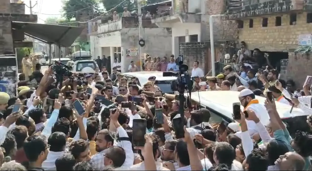 मृतक हरिओम बाल्मीकि के परिजनों से मिले राहुल गांधी, हर मदद का दिलाया भरोसा