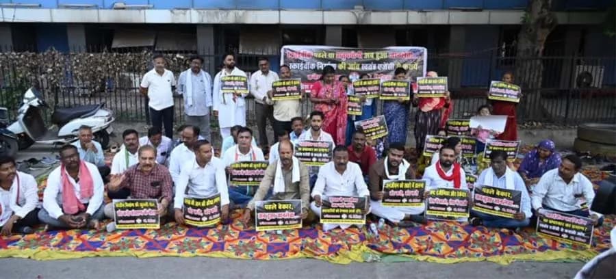 निर्माणाधीन स्काईवॉक में तकनीकी खामियों और भ्रष्टाचार के खिलाफ कांग्रेस ने किया प्रदर्शन