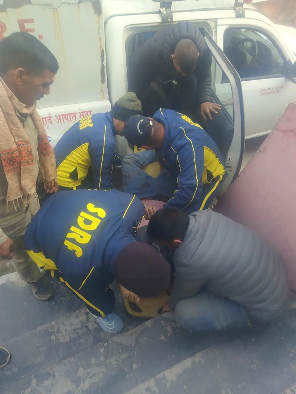 भटवाडी़ में ट्रेक्टर दुर्घटना, दो लोग घायल