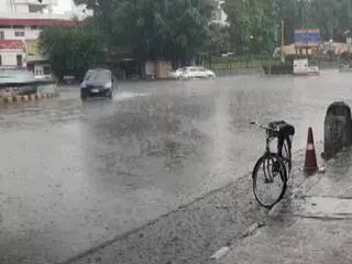 उत्तराखंड में सुबह से बारिश का सिलसिला जारी, पर्वतीय जिलों में ठंडक बढ़ी