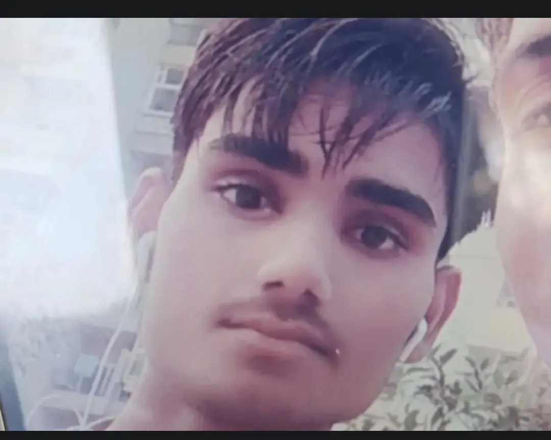 समरसेविल की कोठरी के बाहर युवक का शव फंदे पर लटका मिला, इलाके में मचा हड़कंप