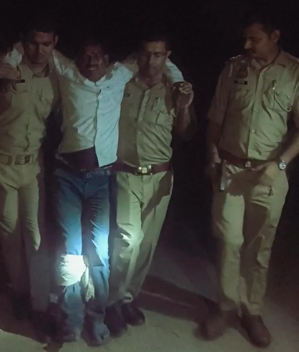 भमोरा में पुलिस मुठभेड़ में छिनैती का आरोपी गिरफ्तार, पैर में गोली लगने से घायल