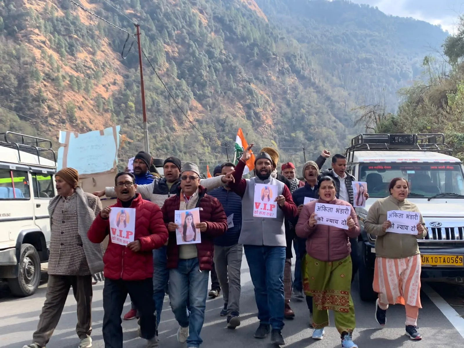 अंकिता को न्याय दिलाने को लेकर कांग्रेस ने भटवाडी़ में किया प्रदर्शन