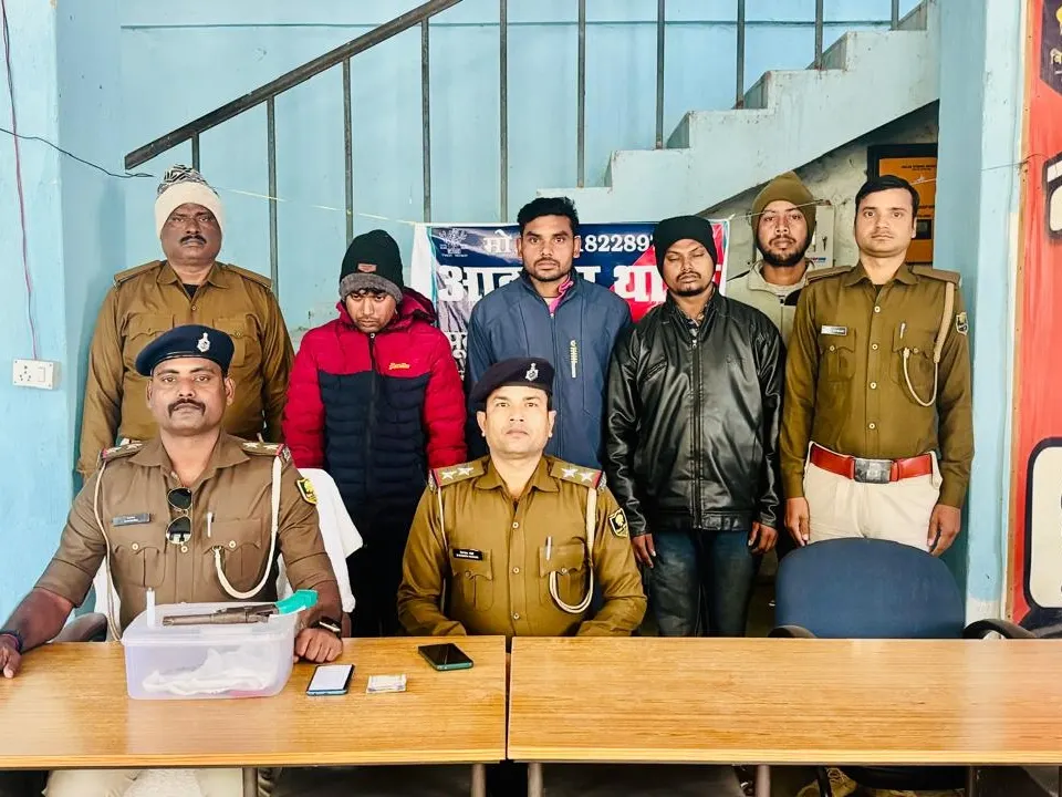 हथियार सहित ई-रिक्शा चालक गिरफ्तार