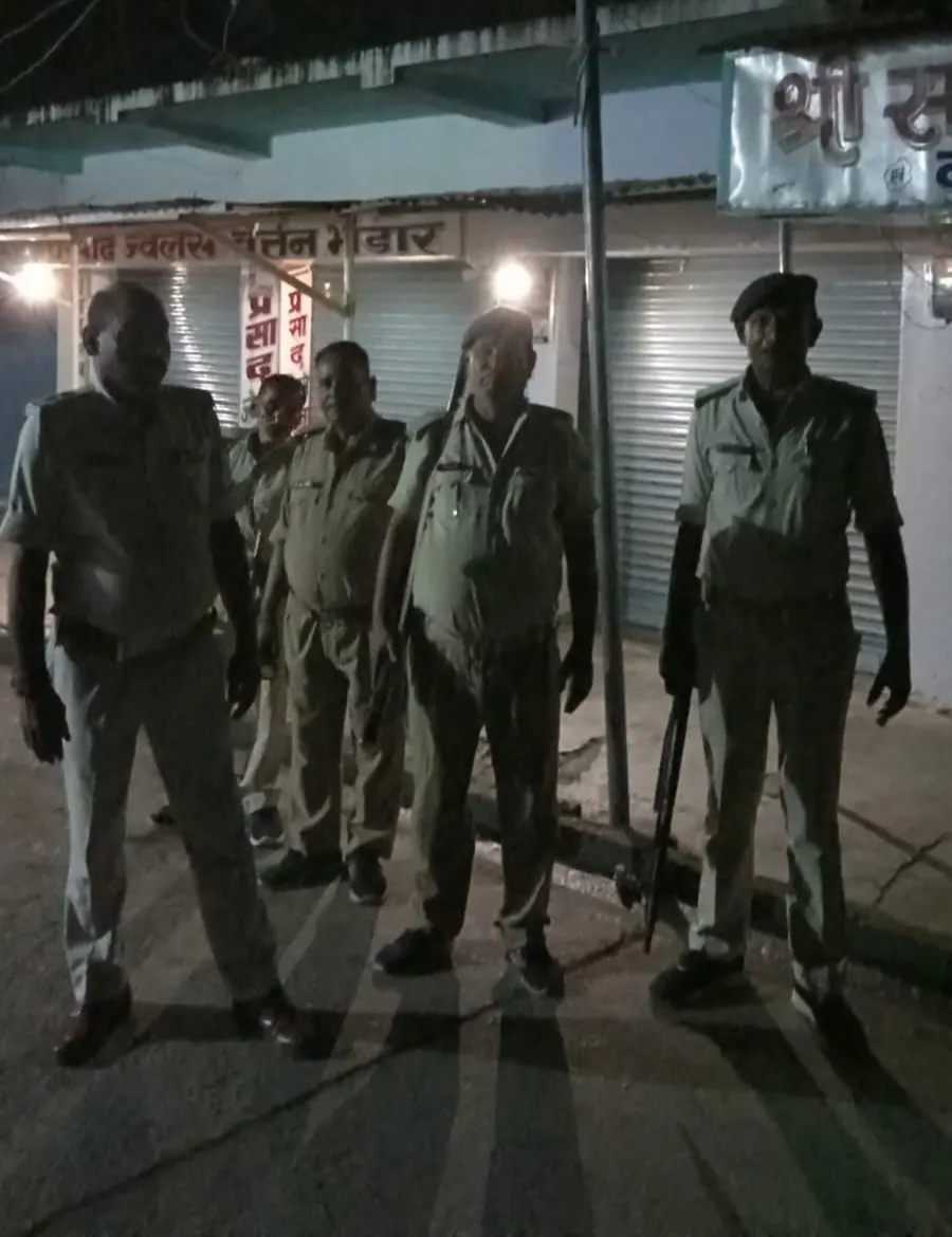 देर रात सारण पुलिस का सघन चेकिंग अभियान, होटलों और हॉस्टलों की खंगाली गई व्यवस्था
