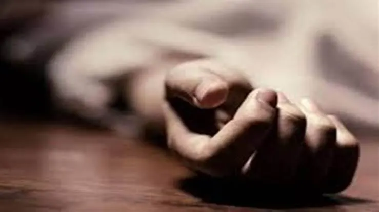 शराब के नशे में बेड और दीवार के गैप के बीच गर्दन फंसने से युवक की मौत