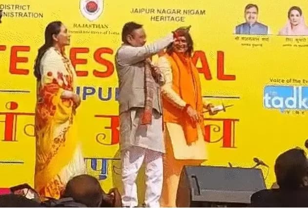 मकर संक्रांति पर राजस्थान में रंगारंग आयोजन, जलमहल की पाल पर काइट फेस्टिवल में मुख्यमंत्री ने उड़ाई पतंग