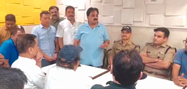 कांवड़ियों के उपद्रव से परेशान हुए व्यापारी, बाजार बंद की दी चेतावनी