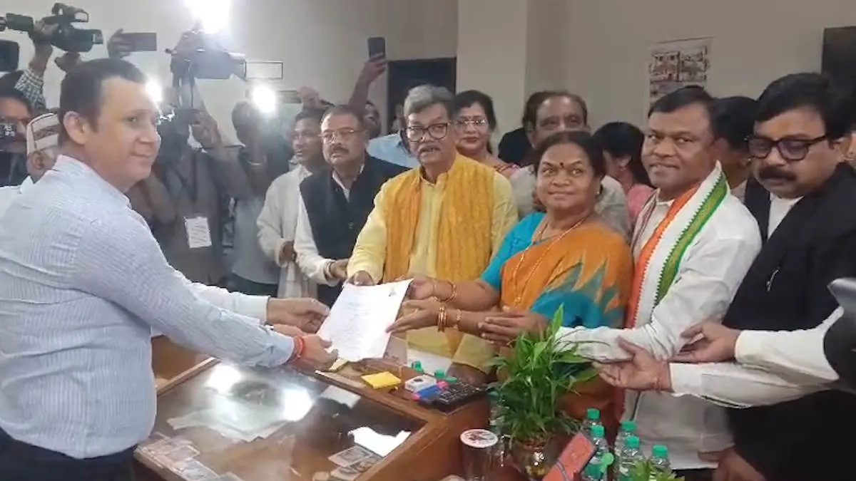 राज्यसभा की सीट के लिए कांग्रेस उम्मीदवार फूलोदेवी नेताम ने नामांकन किया दाखिल