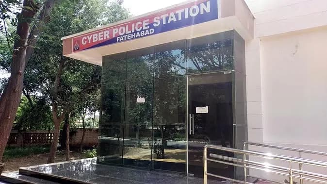 ठगों ने बेटे को डकैती-मर्डर में फंसाने की धमकी देकर 1.40 लाख रुपये हड़पे