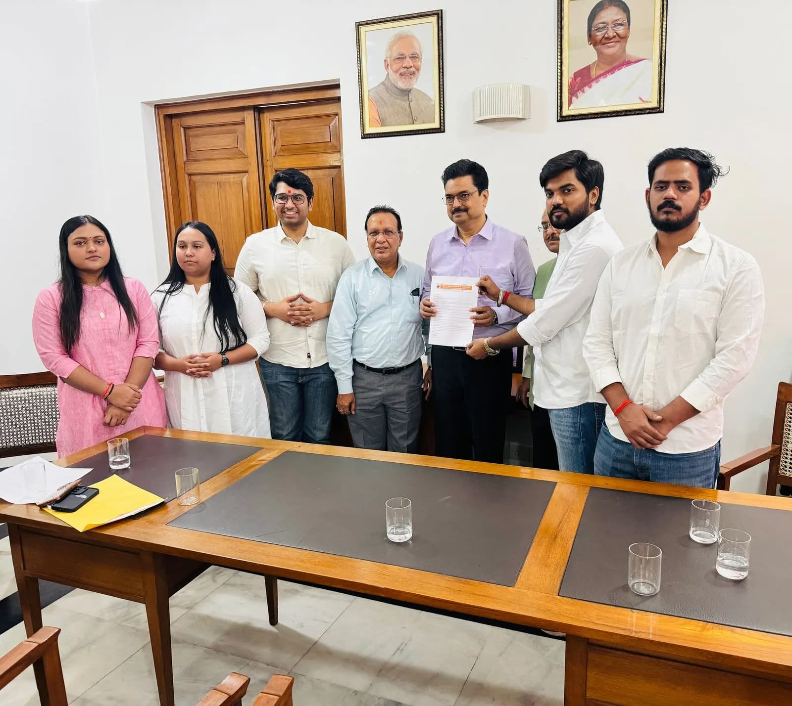 अभाविप ने छात्रों की विभिन्न मांगों को लेकर किया प्रदर्शन, कुलपति को सौंपा ज्ञापन