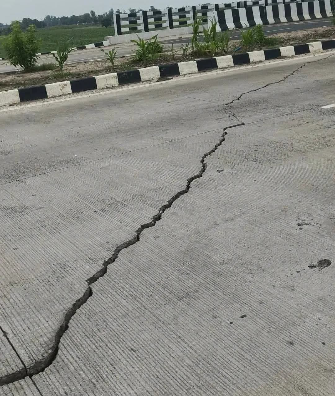 मुंगेर-मिर्जाचौकी फोरलेन में आई दरार, चार हजार करोड़ की राशि से हो रहा निर्माण