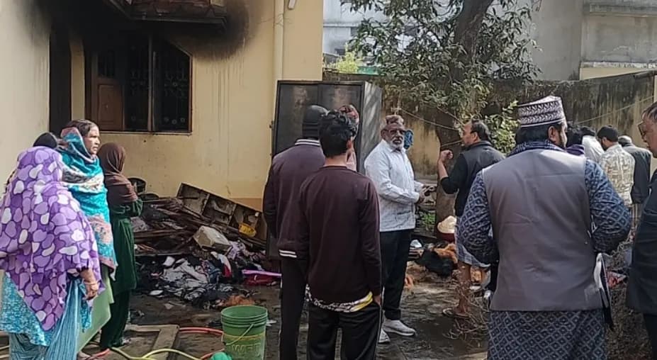 परसुडीह में बंद मकान में लगी भीषण आग, लाखों का सामान जलकर राख