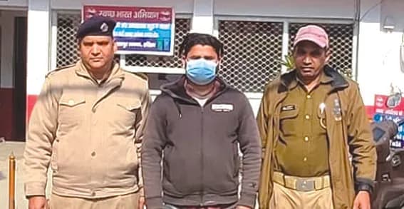 सोशल मीडिया पर नकली पिस्टल के साथ वीडियो बनाकर अपलोड करने का आरोपित गिरफ्तार