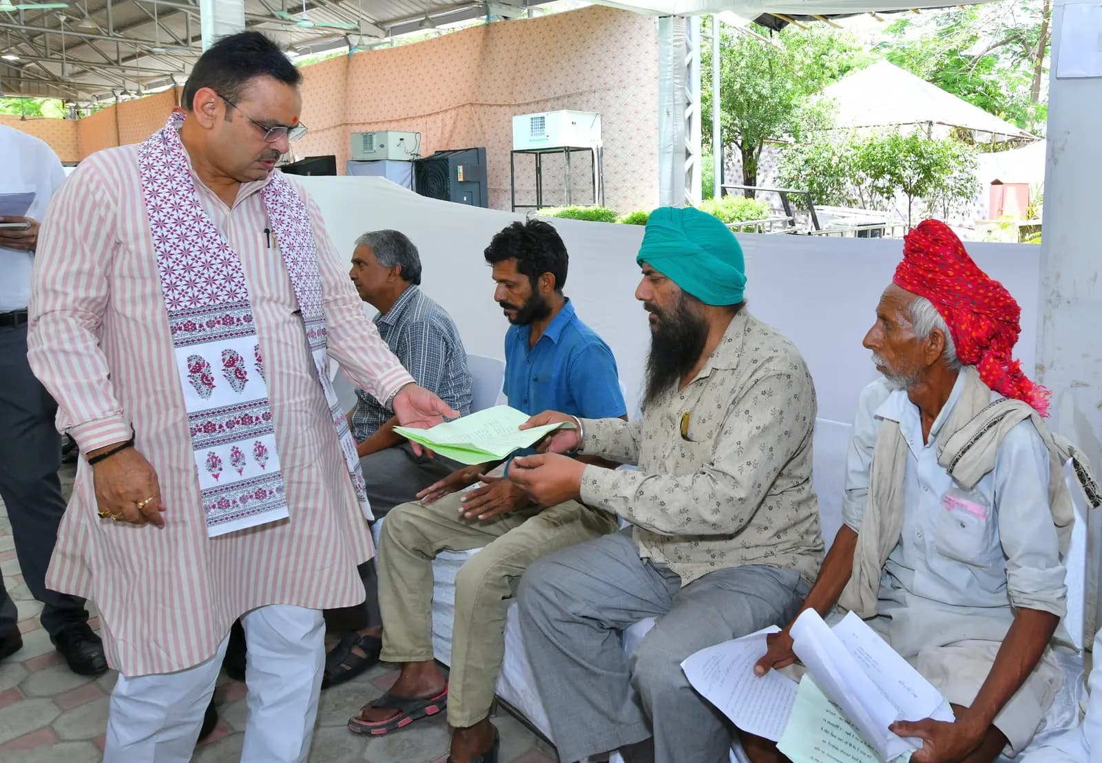 मुख्यमंत्री ने की जनसुनवाई : लोगों की समस्याओं का हुआ हाथोंहाथ समाधान