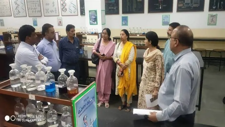 इंदौरः केमिस्ट्री लैब में हुई घटना पर प्रशासनिक दल ने लिया स्थिति का जायजा, सभी विद्यार्थी सुरक्षित