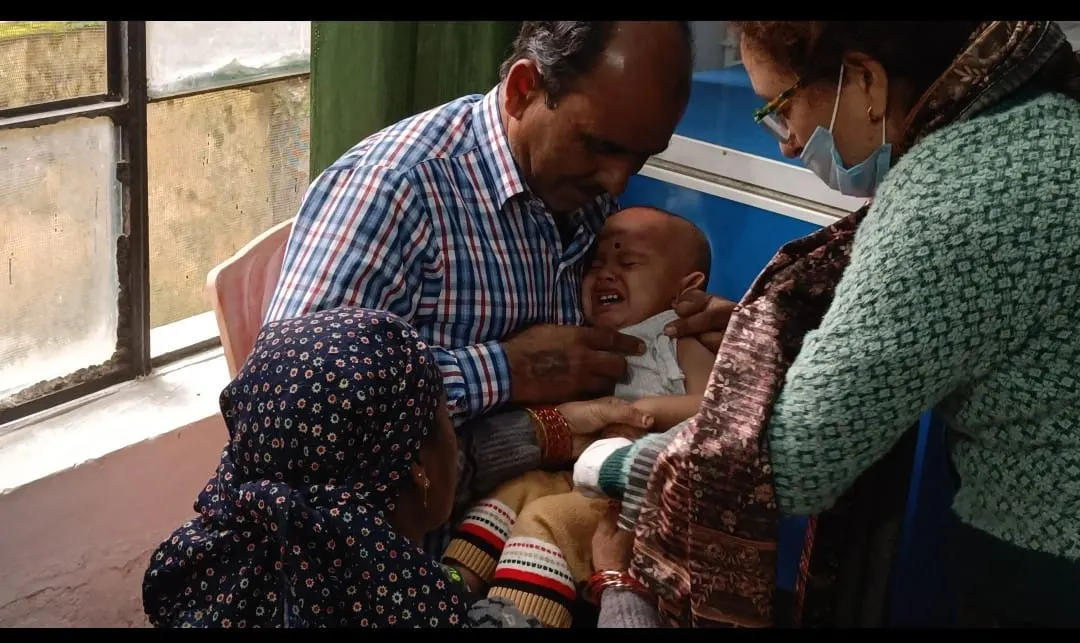 पागल कुत्ते के काटने से दो गायों की मौत, दूषित दूध पीने से 17 ग्रामीणों का स्वास्थ्य बिगड़ा