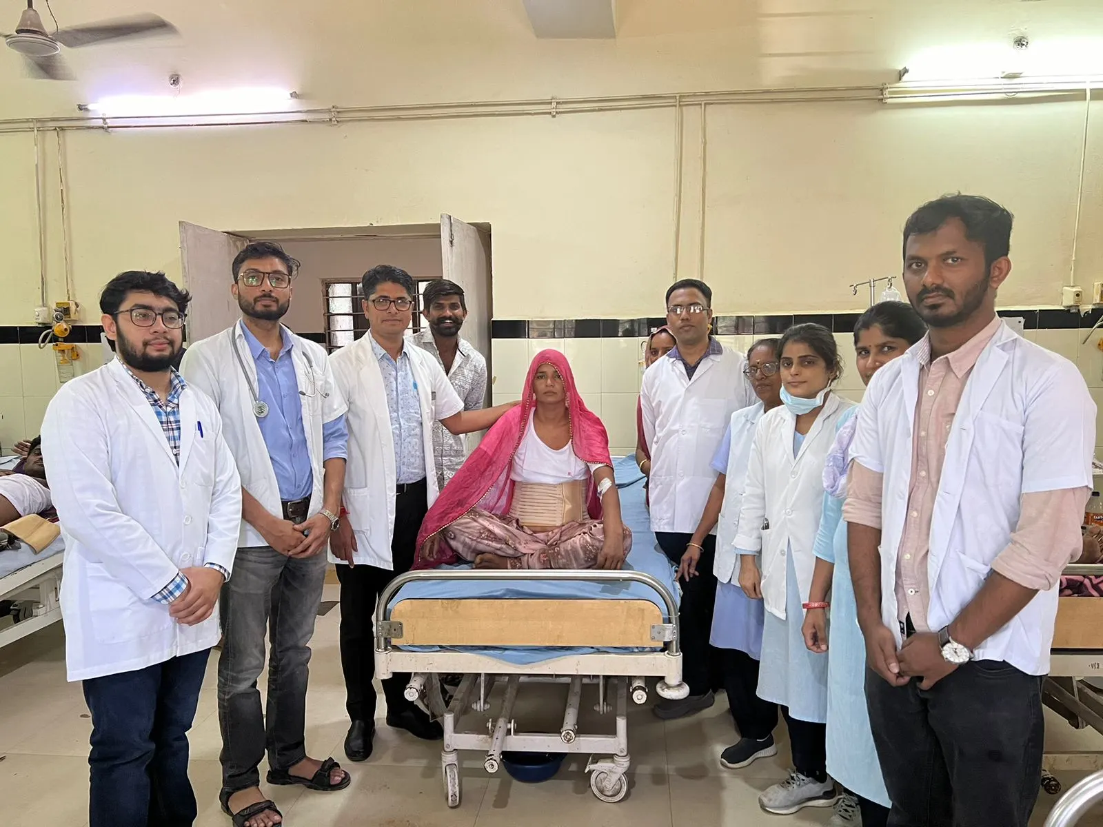 मथुरादास माथुर अस्पताल : महिला के पेट से निकाला बालों का गुच्छा