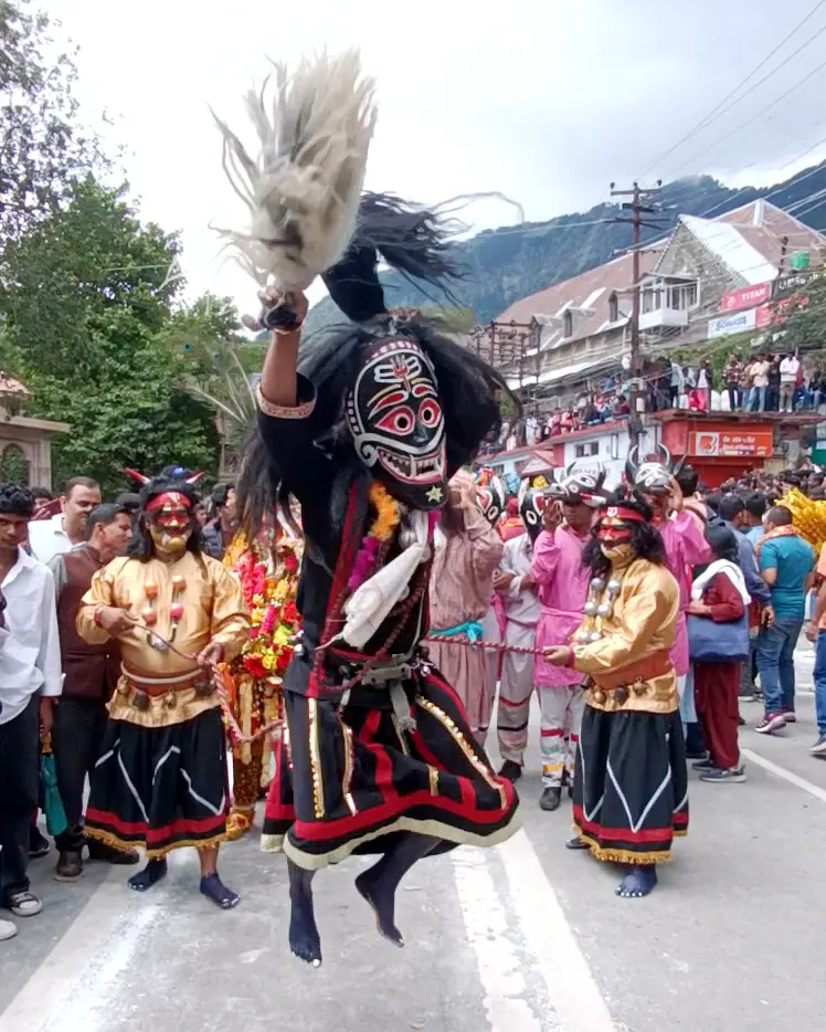 अजमेमाता नंदा-सुनंदा की शोभायात्रा में उमड़ा जनसैलाब, आस्था और भावुकता के बीच बेटी की तरह हुई विदाईर में बोराज तालाब की पाल टूटी, घरों में पानी घुसा, अब हालात काबू में