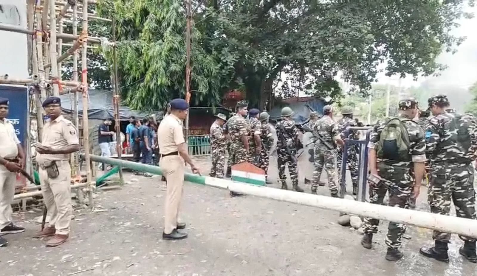 नेपाल के बिगड़े हालात के बाद बॉर्डर पर एसएसबी,थाना पुलिस के साथ एसटीएफ टीम की प्रतिनियुक्ति