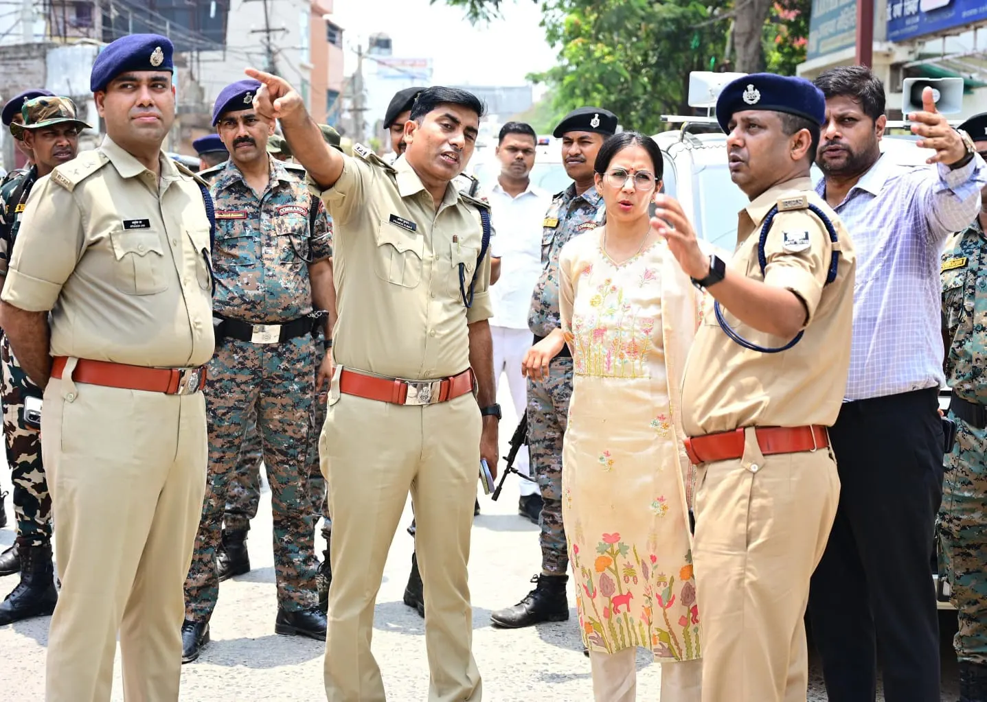 मोहर्रम को लेकर डीएम एवं एसएसपी ने विभिन्न स्थलों का किया निरीक्षण