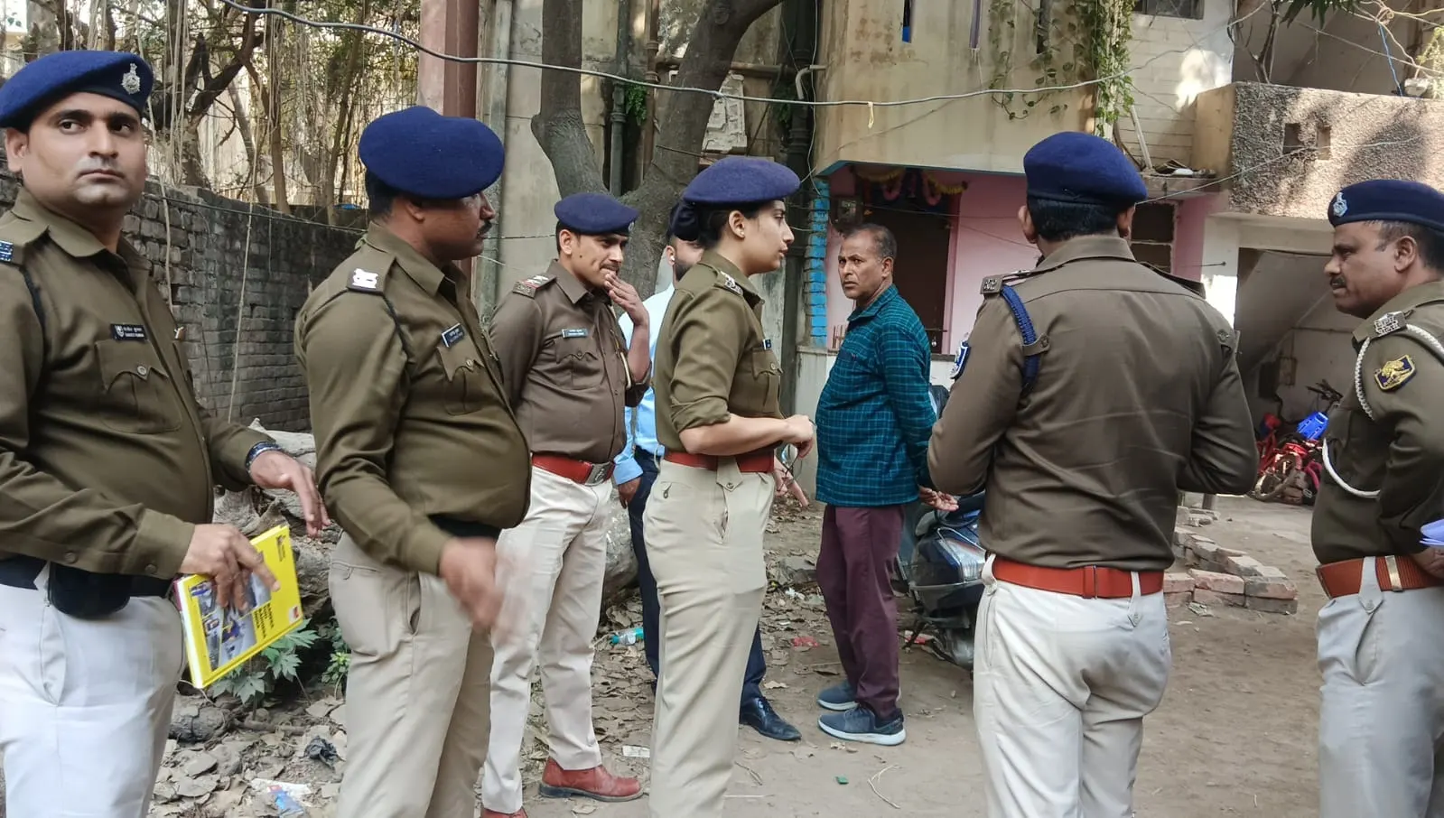 बिहार पुलिस के सिपाही ने की पत्नी की हत्या, पुलिस तालाश में जुटी