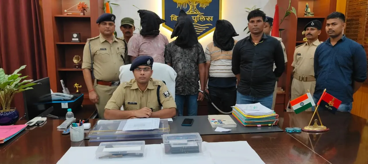 पुलिस ने 559 लीटर विदेशी शराब के साथ तीन आरोपियों को किया गिरफ्तार