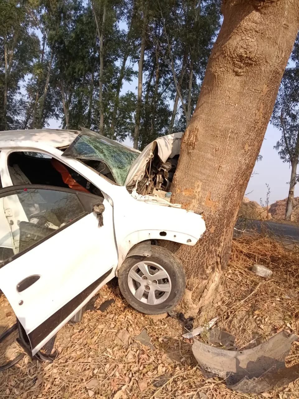 जींद के ईंटल खुर्द में भीषण सड़क हादसा: पति-पत्नी की मौत, एक साल की बच्ची सहित तीन घायल
