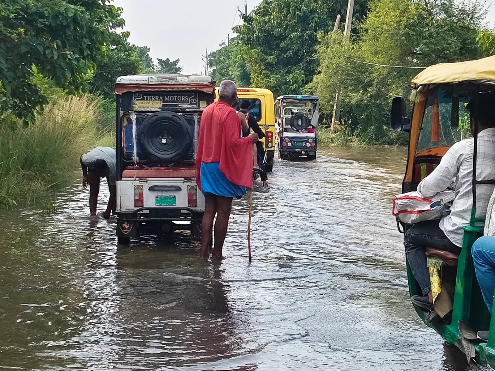 गोराडीह में बाढ़ से हालात बिगड़े, भागलपुर-गोराडीह मार्ग डूबा