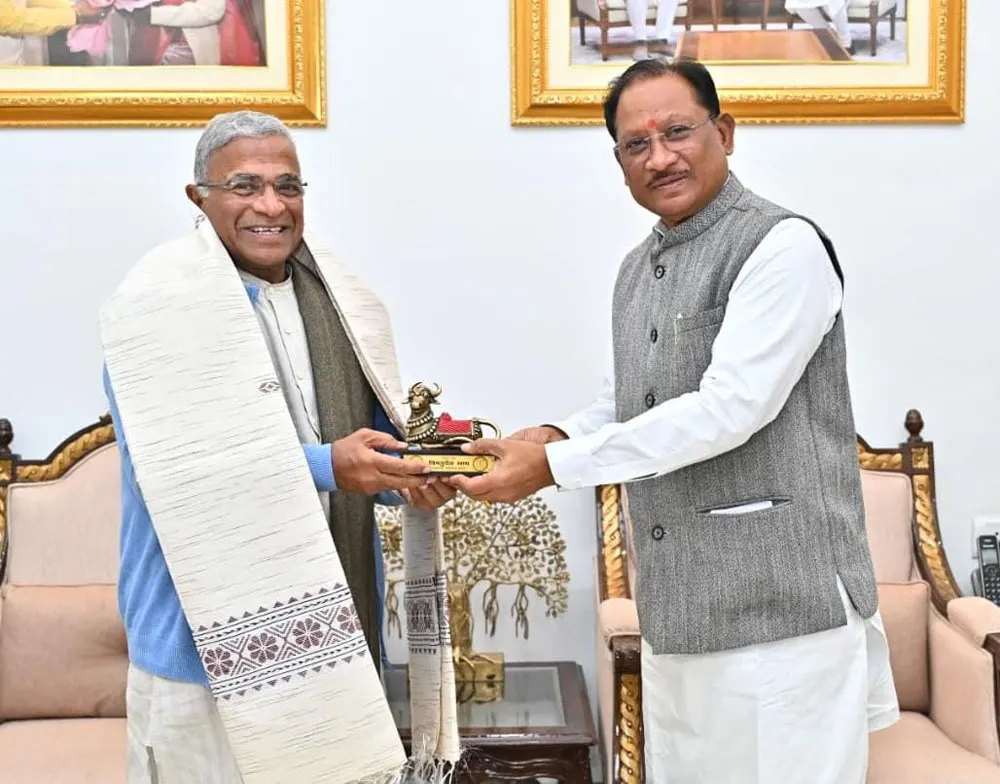 रायपुर : मुख्यमंत्री साय से राज्यसभा के उप सभापति हरिवंश ने की सौजन्य मुलाकात