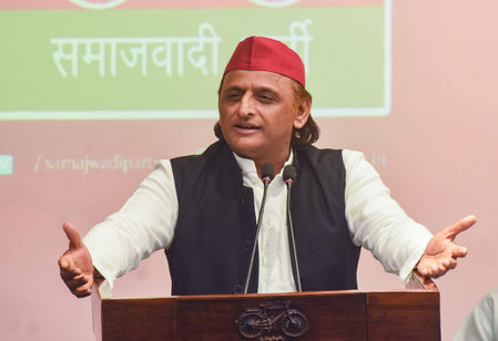 सियासत गरमाई: अखिलेश ने मतगणना पर उठाए सवाल, I-PAC से तोड़ा करार