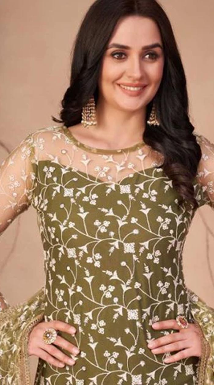 सलवार सूट में टेलर से तैयार करा सकती हैं ये फ्रंट नेकलाइन, खूबसूरत दिखेंगी