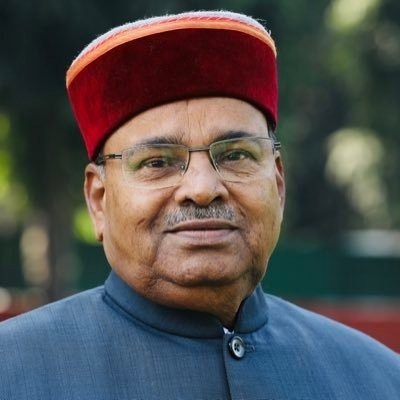 कर्नाटक में सियासी हलचल तेज, इस्तीफे की चर्चाओं के बीच बेंगलुरु से बाहर गए राज्यपाल