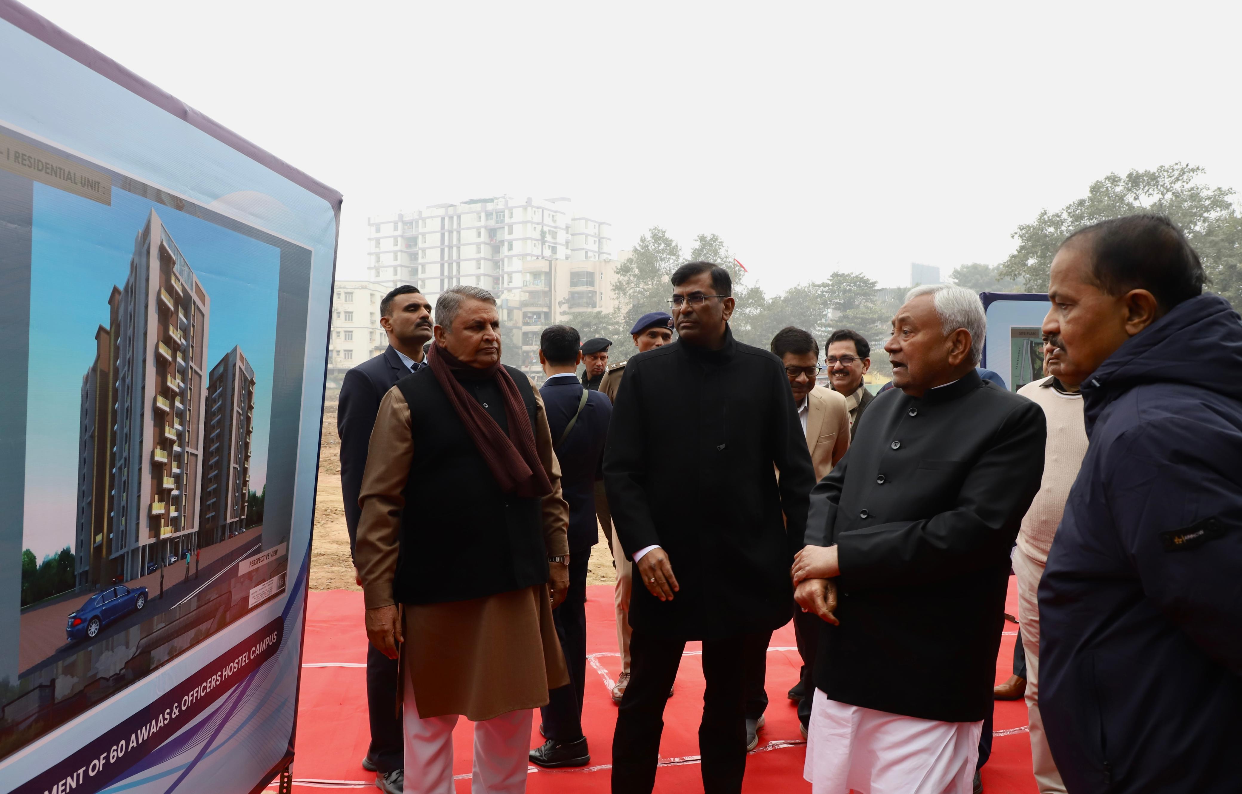 मुख्यमंत्री नीतीश कुमार ने बिहार संग्रहालय व पटना संग्रहालय को जोड़ने वाली निर्माणाधीन टनल का किया निरीक्षण