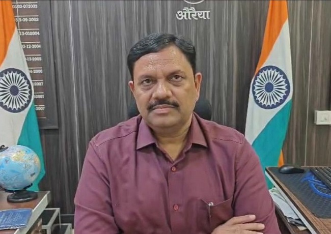जिला प्रशासन ने की एसआईआर के कार्यों की समीक्षा, डीएम ने कहा— समय से करें पूरा