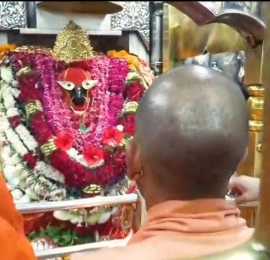 मां विंध्यवासिनी के दरबार में मुख्यमंत्री योगी ने टेका मत्था