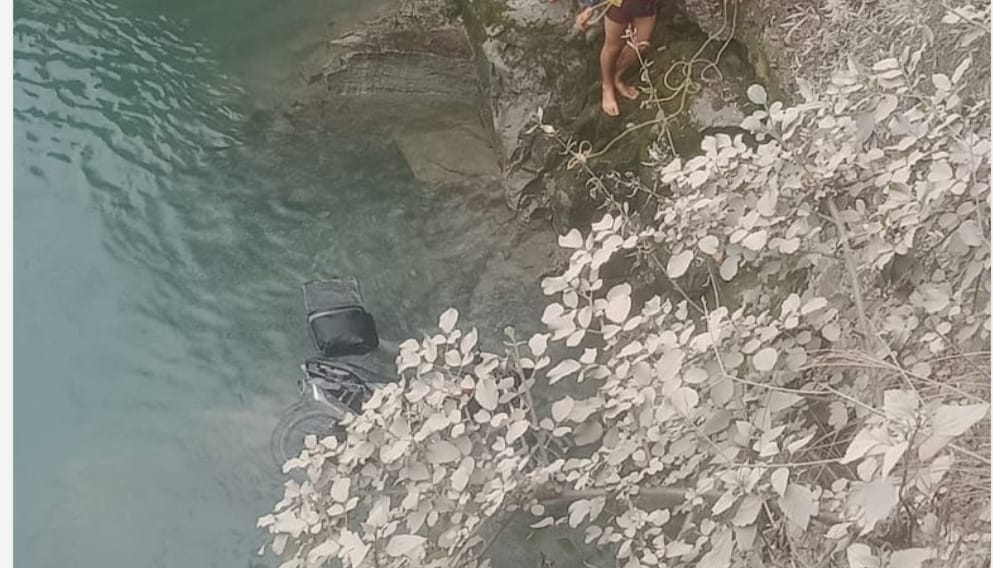 होमगार्ड जवान की मोटरसाइकिल नदी में गिरी, शव बरामद