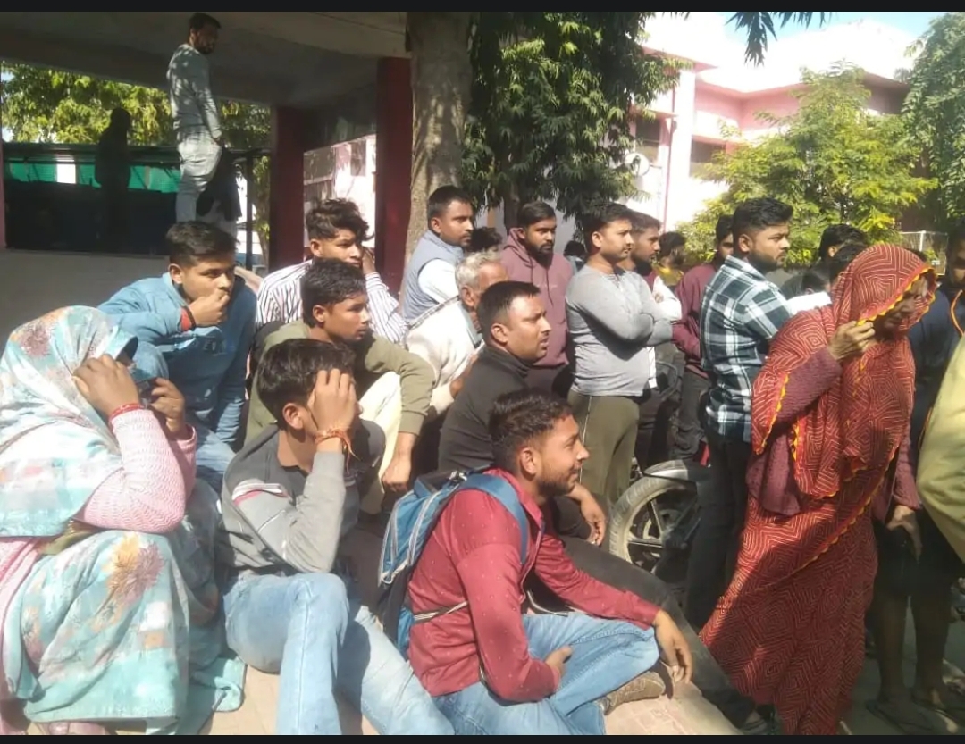 नेशनल हाईवे पर कंटेनर की टक्कर से सिपाही घायल, पत्नी की मौत