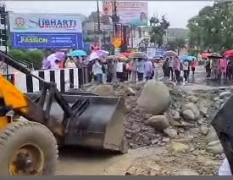मूसलाधार बारिश से उत्तराखंड बेहाल, चारधाम यात्रा पर रोक; 48 घंटे का अलर्ट