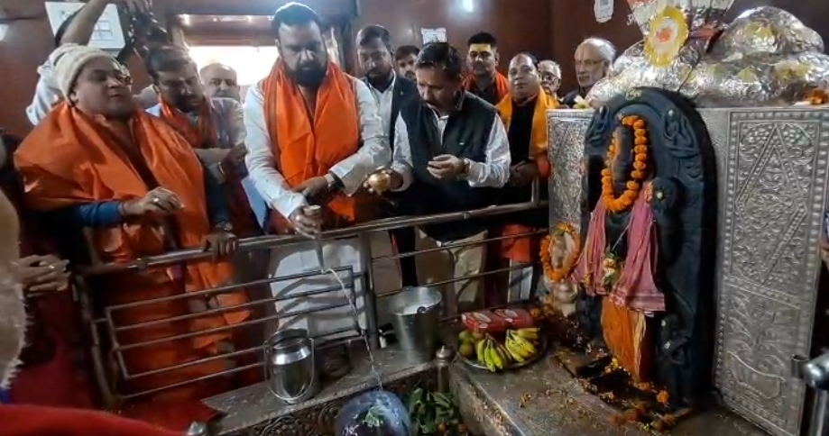 गृह विभाग का चार्ज लेने से पहले सम्राट चौधरी ने बाबा हरिहरनाथ से लिया आशीर्वाद