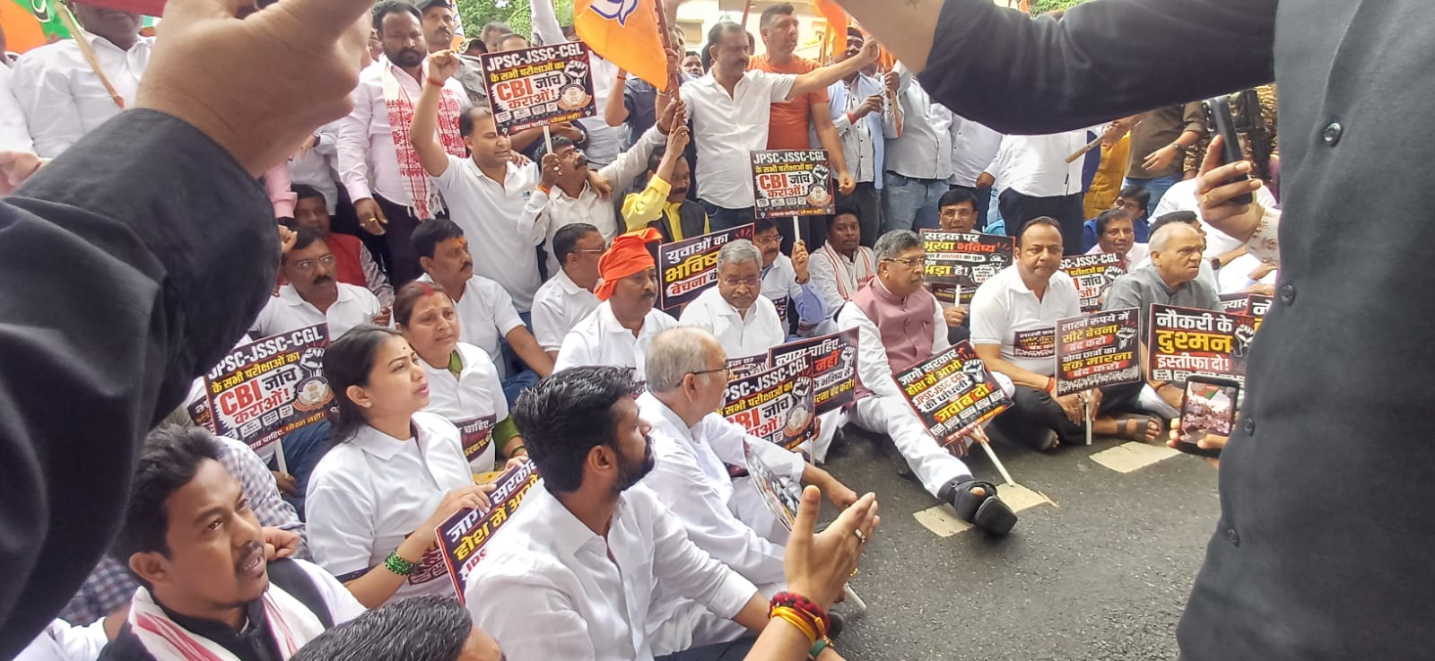 बाबूलाल मरांडी समेत भाजपा नेताओं को हिरासत, विधानसभा घेराव में 500 से ज्यादा छात्र पकड़े गए