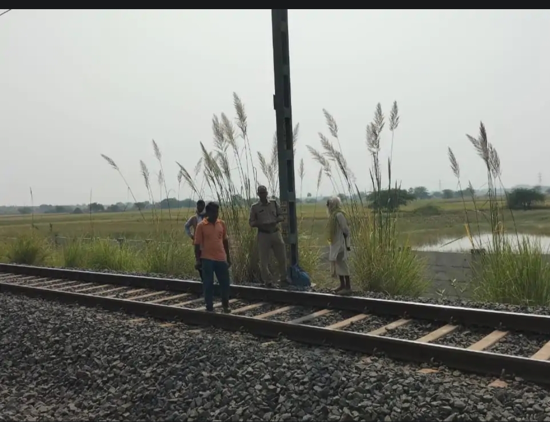 मालगाड़ी की चपेट में आने से महिला की मौत