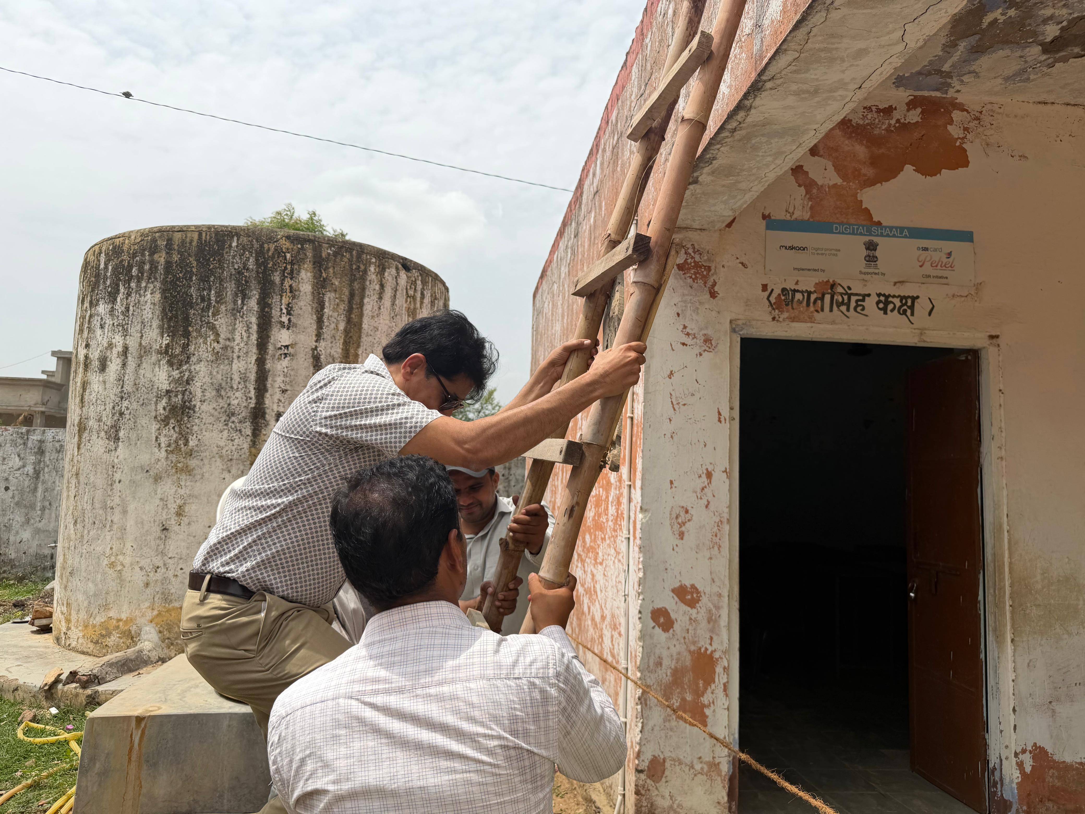 स्कूलों की व्यवस्थाएं परखने मैदान में उतरे ACS राजेश यादव