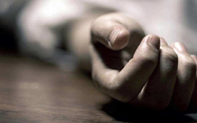 पत्नी की कुल्हाड़ी से काटकर हत्या, पति फरार